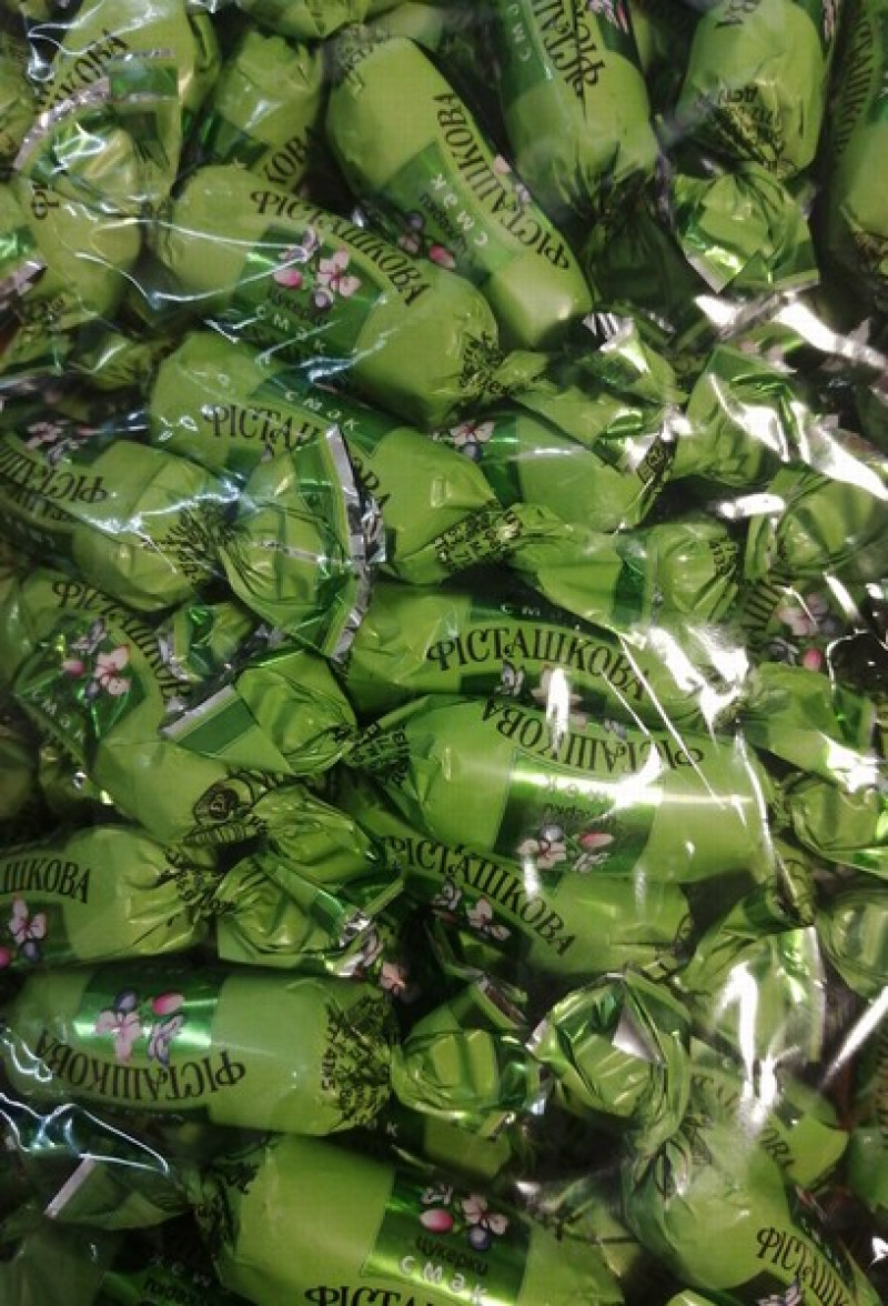 Šokolādes konfektes ar pistāciju garšu 1kg 1/3 Ukraina(11.05.26)