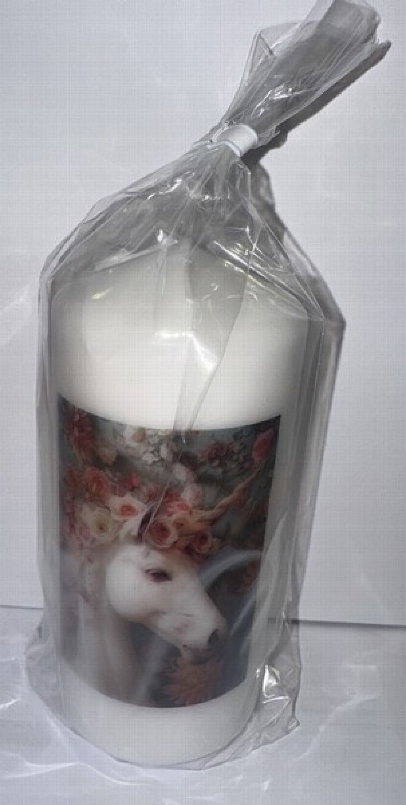 Svece Diana 6.8*12cm balta ar zirgu Latvija