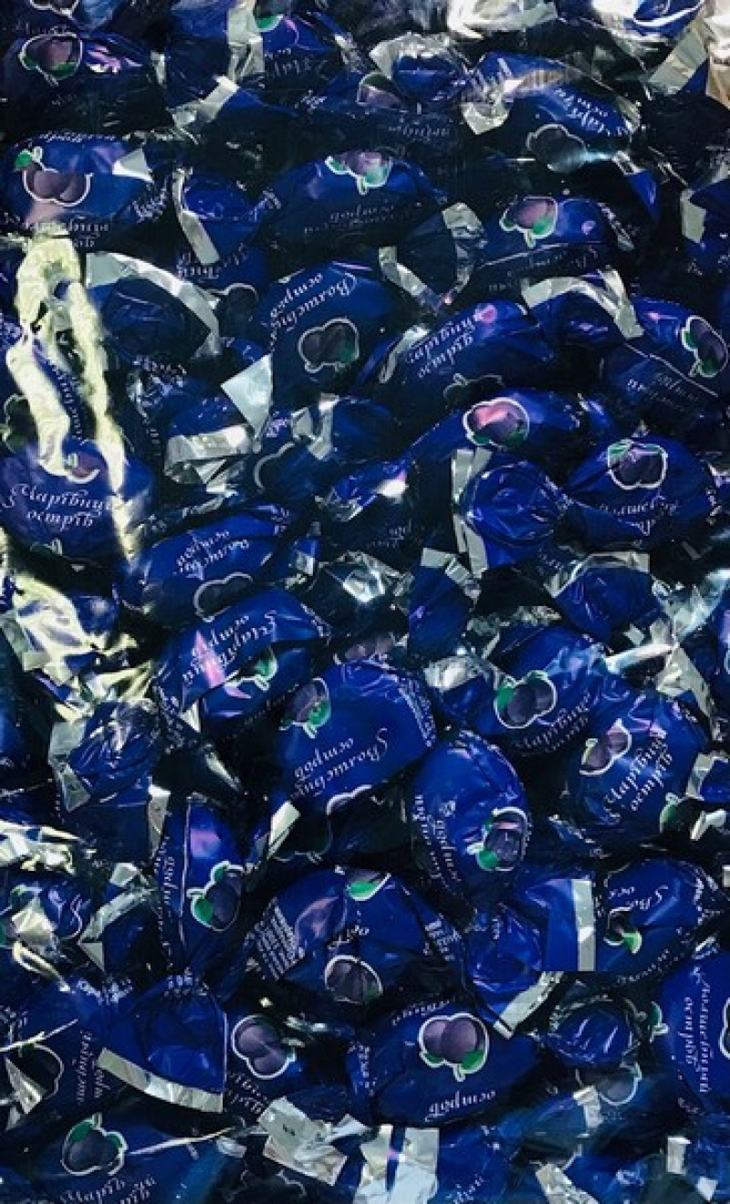 Karameles Volšebnij Ostrov ar plūmju garšu 1kg (21.11.26) (Pārdodas tikai pilnos iepakojumos (1kg)